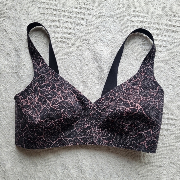 Lululemon Like Nothing Cupped Light Support Back Clasped Bra- Rose Black - Picture 1 of 7